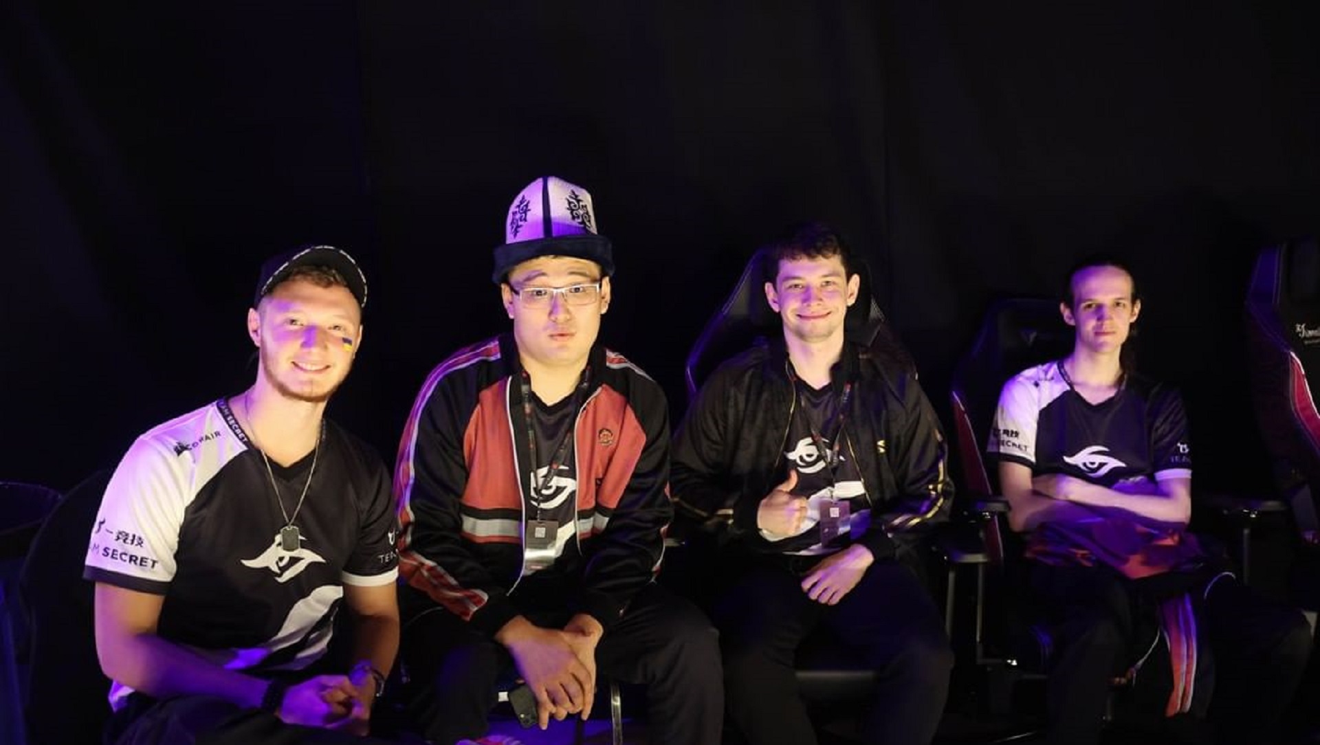 Игрокам Team Secret подарили кыргызские калпаки на TI11