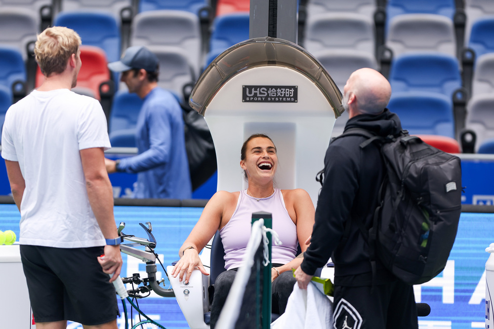 Арина Соболенко со своей командой. Фото: Wuhan Open