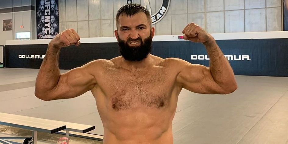 Белорус Орловский проиграл американцу и потерпел третье поражение подряд в UFC